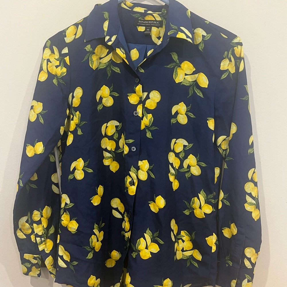 Banana Republic Lemon Print Button Down size xsmall petite